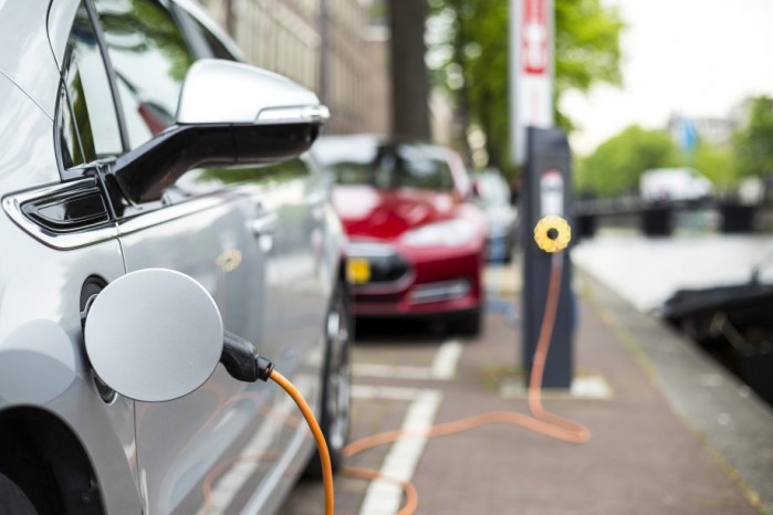Enkele voor- en nadelen van elektrisch rijden | Elektrisch rijden, het vervoer van de toekomst? [Blogpost] van IKRIJ.nl in Den Haag